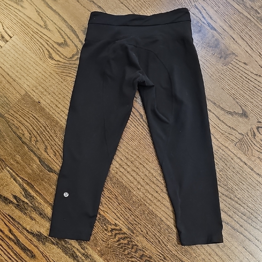 Lululemon Athletica Lowrise Classic Cropped Black Leggings